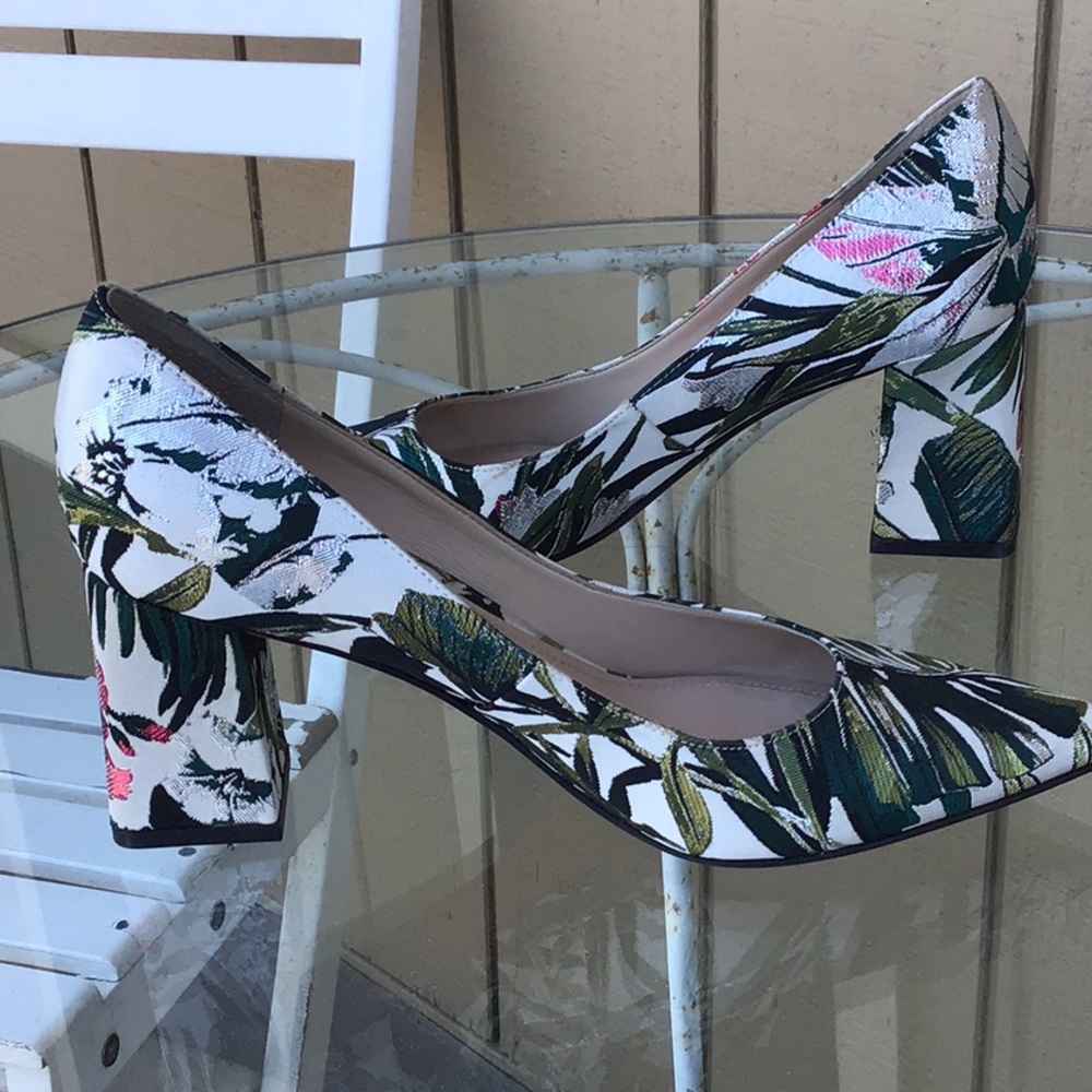 Marc Fisher Tropical Print Zala pumps. Size 7.